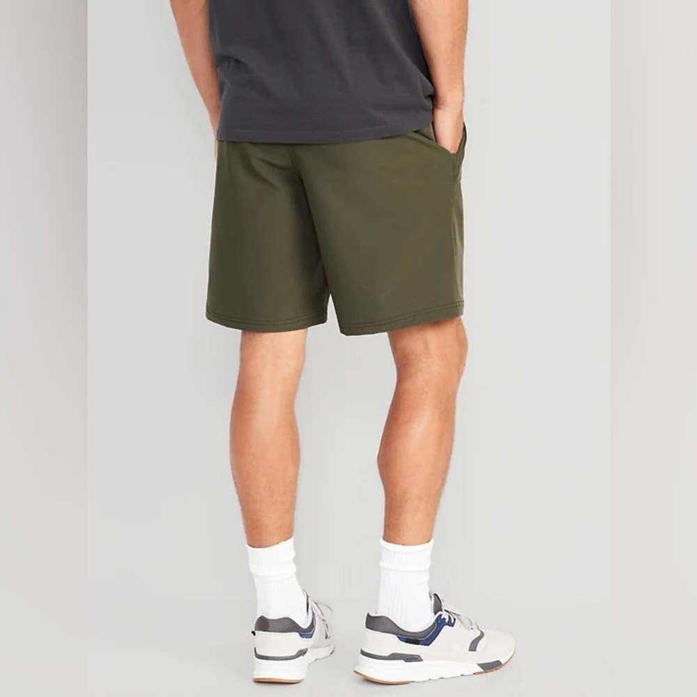 Old Navy Men's L Heritage Green 7-Inch Essential Active Quick Dry Unlined Shorts